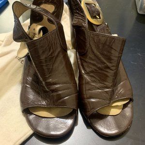 chloe brown heels